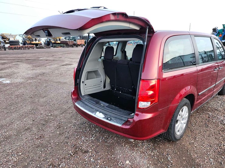 2014-dodge-grand-caravan-se-image-8