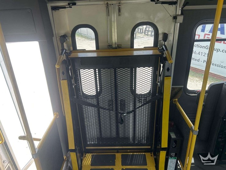 2015-chevrolet-express-4500-image-28