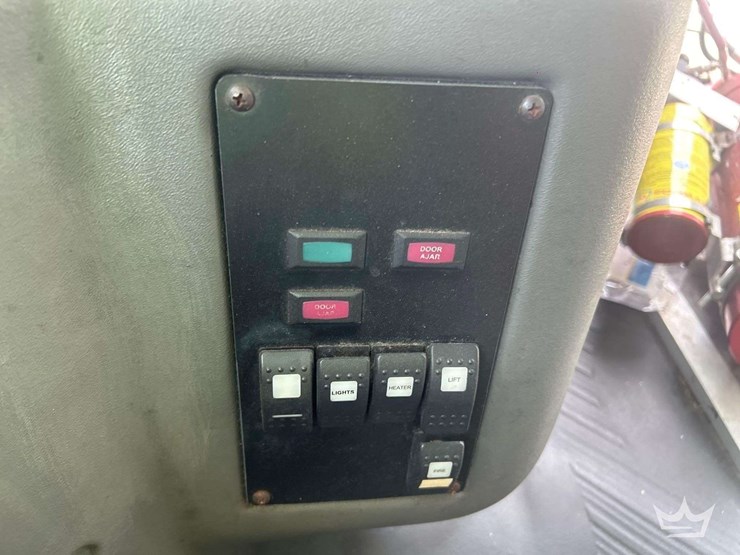 2015-chevrolet-express-4500-image-11