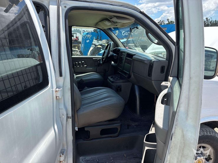 2006-chevrolet-express-3500-image-31