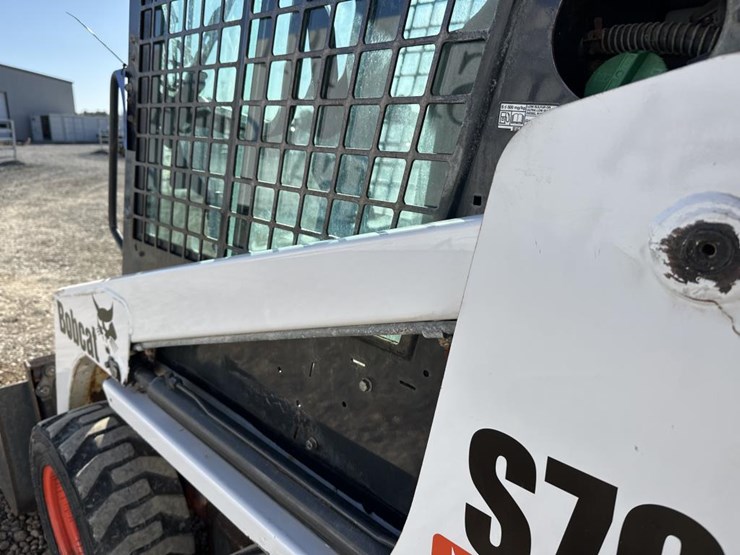 2015-bobcat-s70-image-16