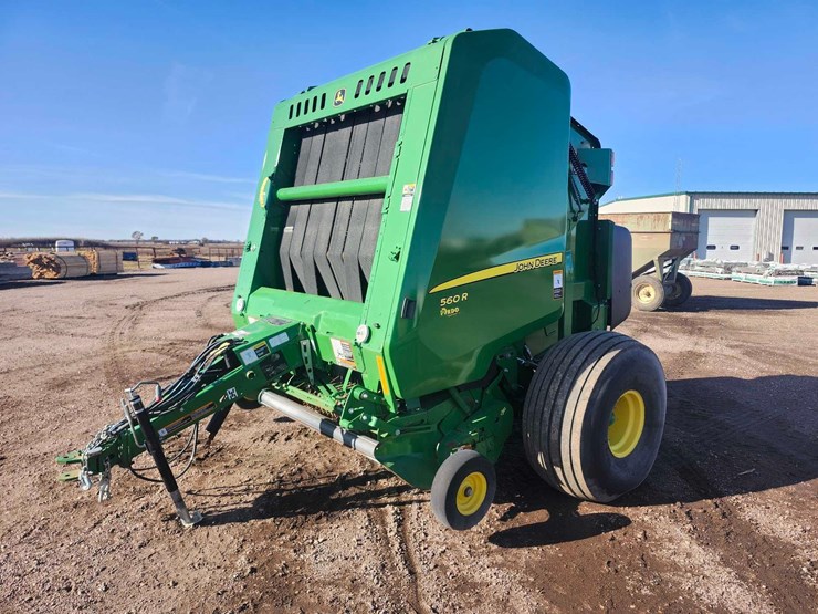 2021-john-deere-560r-image-1