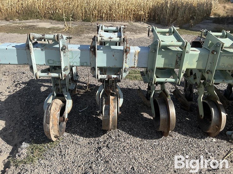 orthman-16r22"-ditcher/cultivator-w/-sleds-image-17