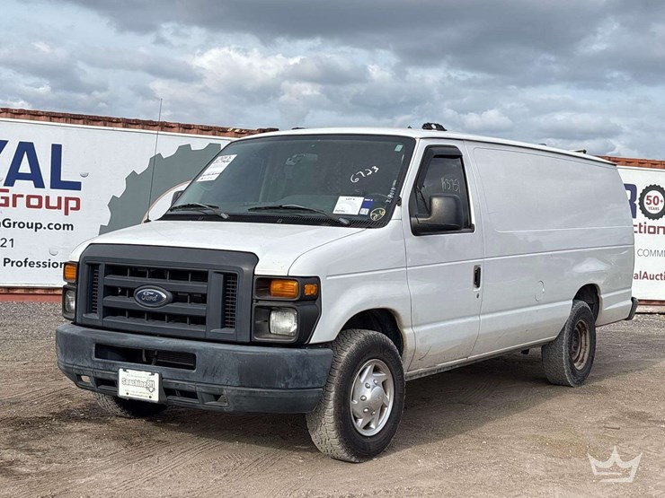 2013-ford-cargo-image-1