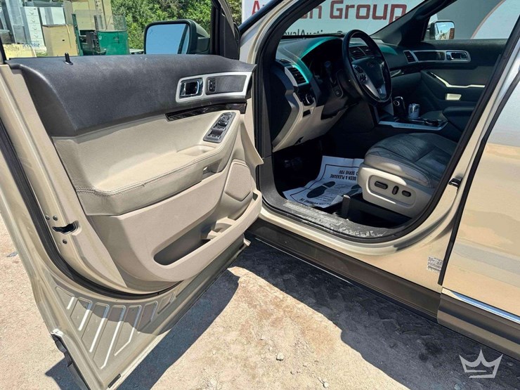 2011-ford-explorer-limited-image-11