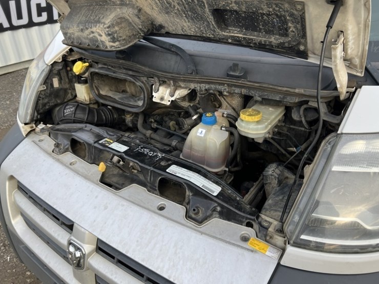 2015-ram-promaster-2500-image-19