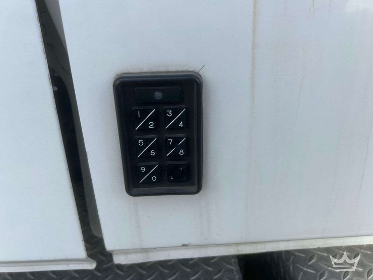 2003-freightliner-fl60-image-19