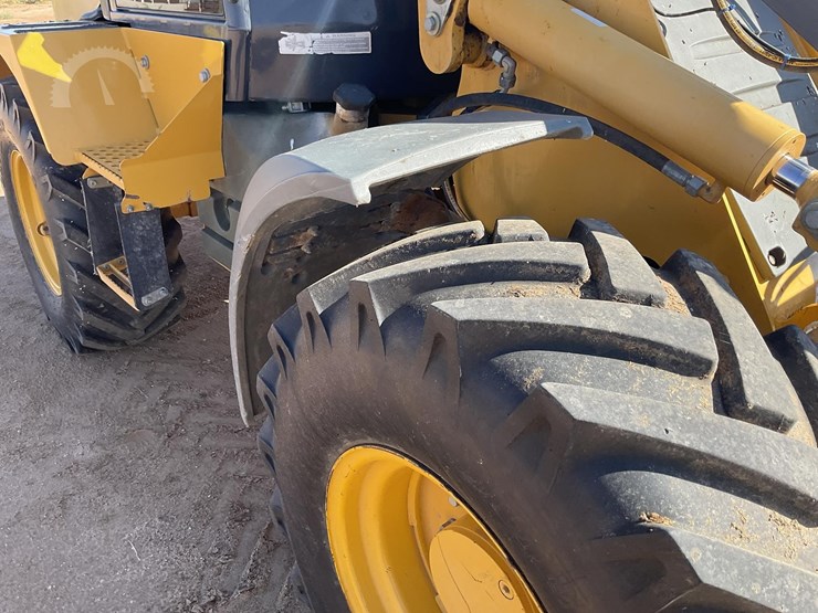 2015-deere-324k-image-5