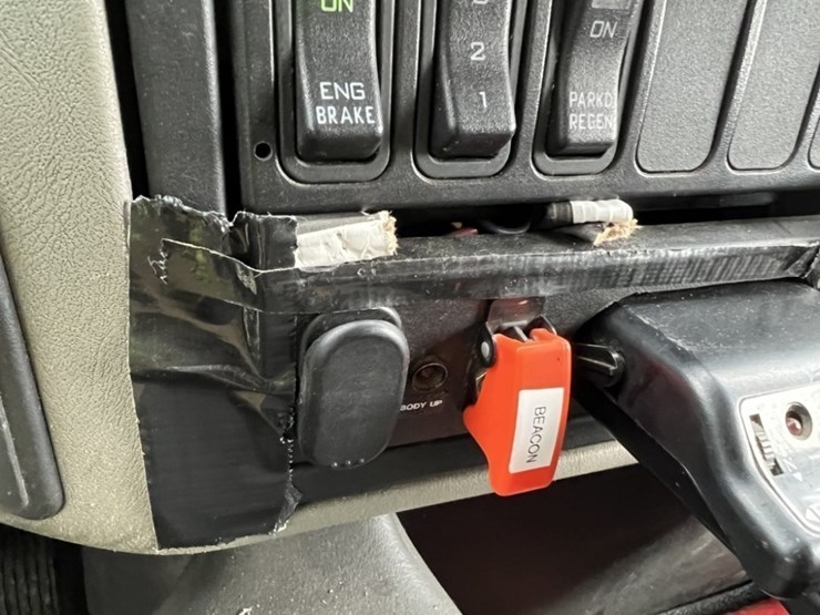 2013-international-7500-s/a-dump-truck-image-32