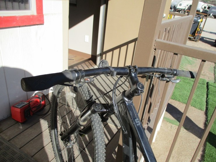 trek-29"-marlin-mountain-bike,-image-4