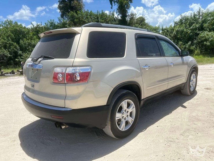 2010-gmc-acadia-image-3