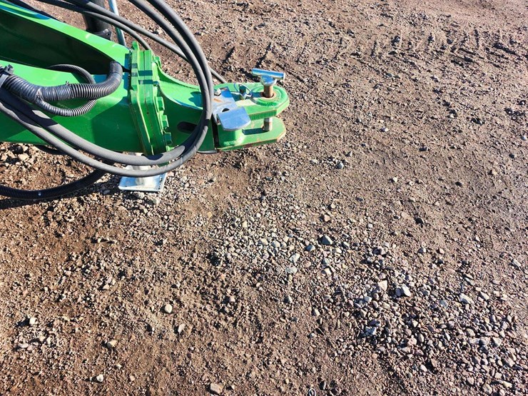 2023-john-deere-560m-image-28