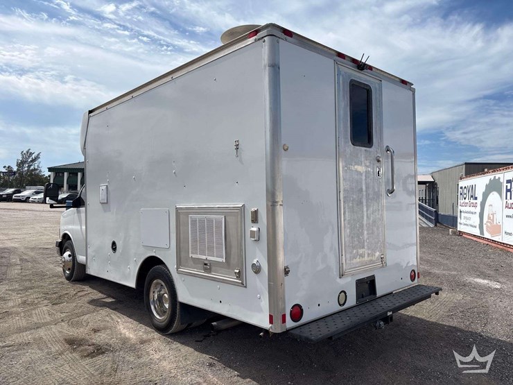 2008-chevrolet-express-box-truck-image-4