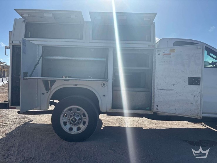 2015-chevrolet-silverado-3500hd-image-28