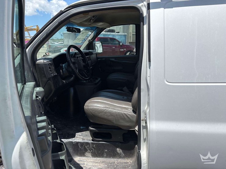 2006-chevrolet-express-3500-image-14