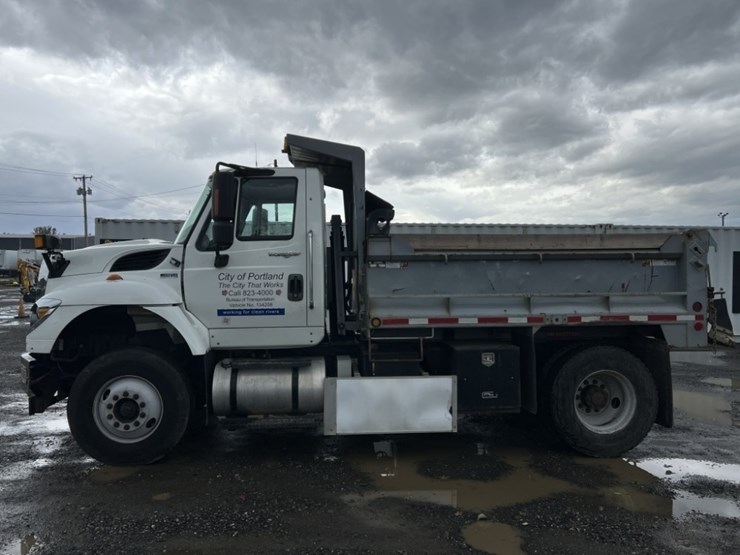 2013-international-7500-s/a-dump-truck-image-7