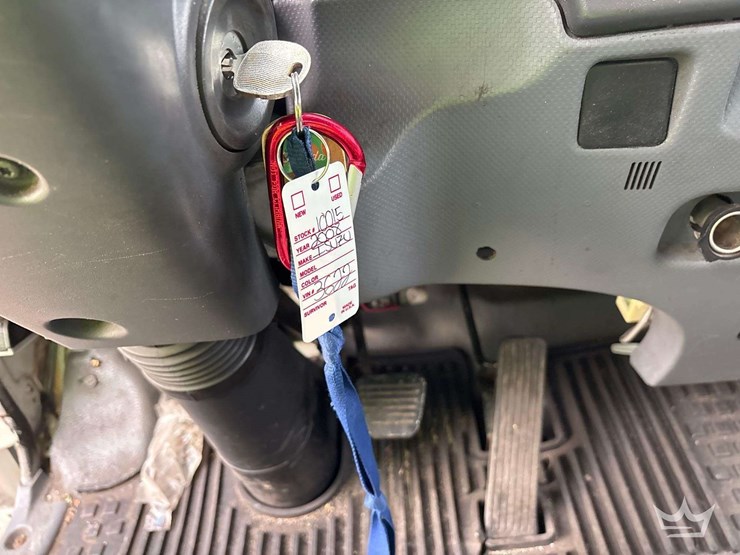 2008-isuzu-npr-image-16