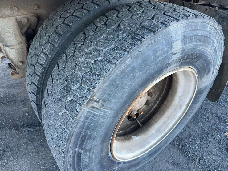 2004-international-4400-image-10