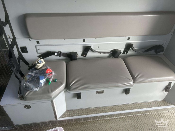 2003-freightliner-fl60-image-37