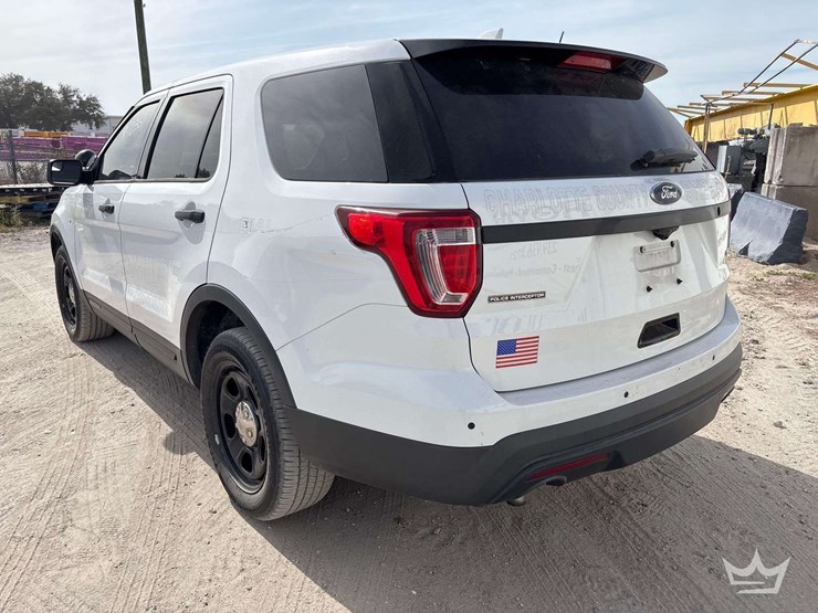 2017-ford-explorer-image-4