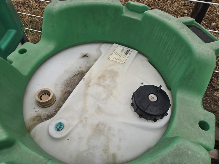 #5929-•-(2)-150-gallon-poly-totes-image-3