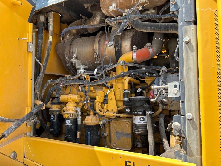 2015-deere-544k-image-7