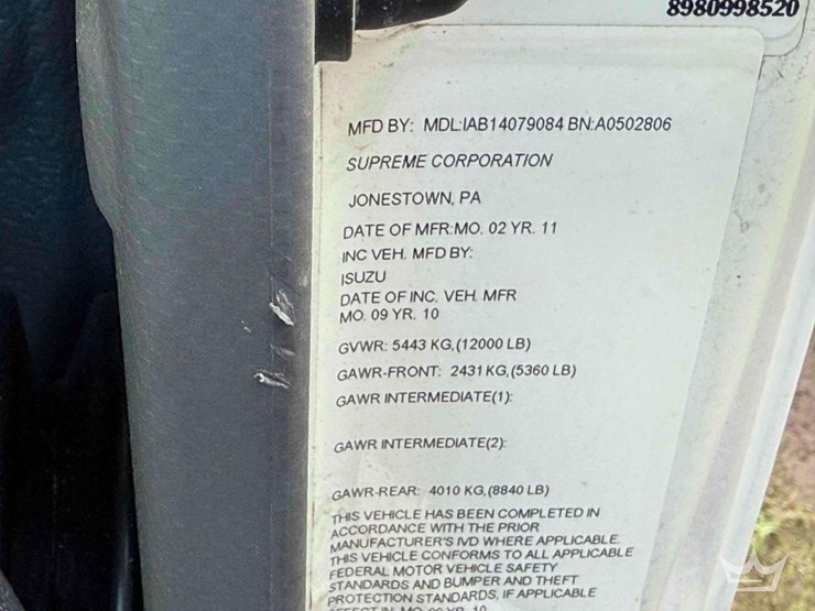 2011-isuzu-npr-image-31