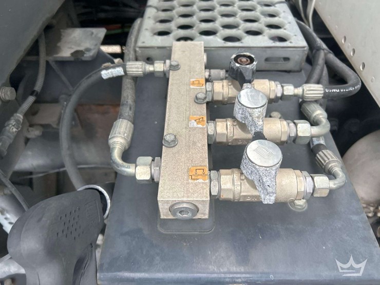 2019-freightliner-m2-106-image-25