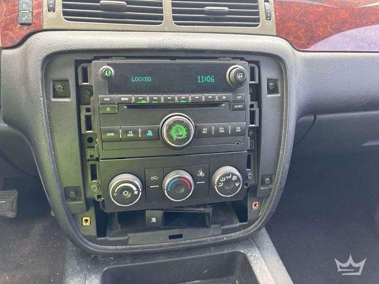 2010-chevrolet-tahoe-image-11