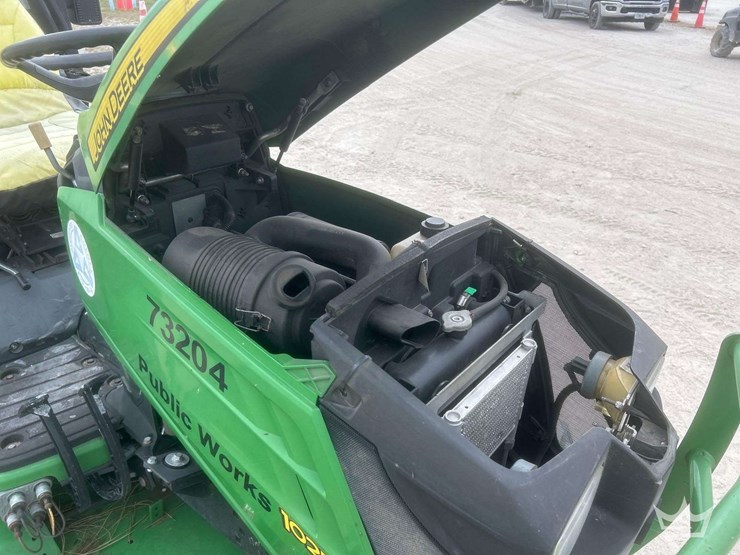 john-deere-1025r-sub-compact-tractor-mower-image-11