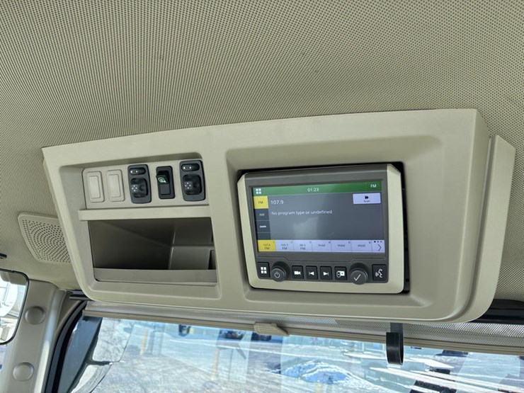 2024-john-deere-8r-410-image-90