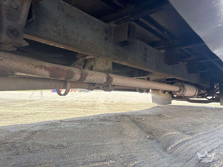 2001-freightliner-mb55-chassis-bus-image-37