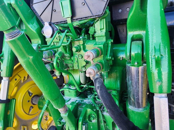 2023-john-deere-6155m-image-16