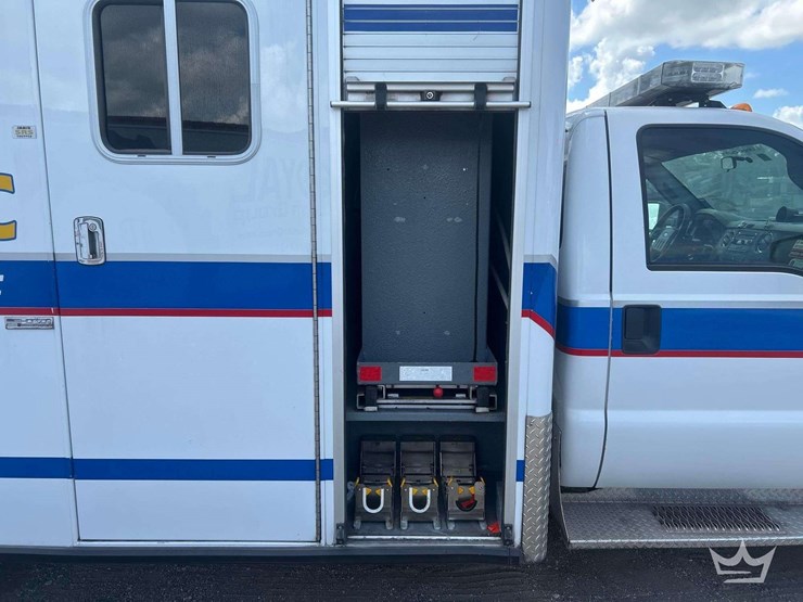 2013-ford-f550-image-33