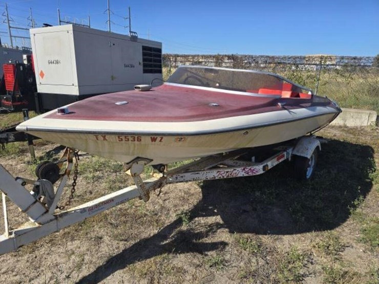 1976-glastron-motor-boat-bad-fuel-pump-image-2