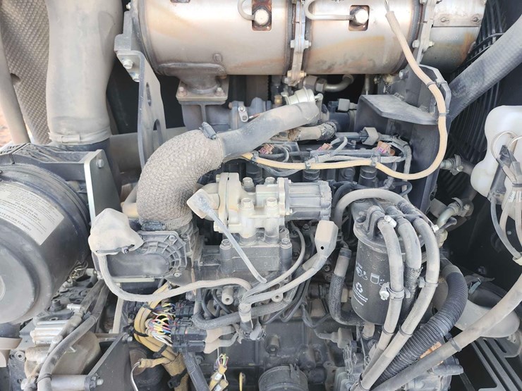 john-deere-324-image-30