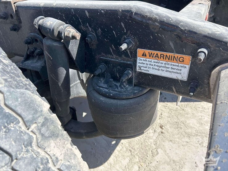 2017-freightliner-cascadia-125-image-17