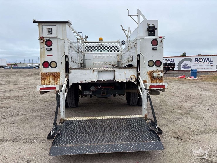 2012-ford-f550-image-26