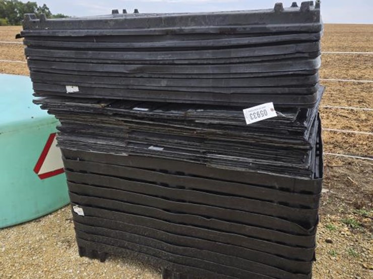 #5933-•-(10)-40-x-56-fold-down-storage-totes-image-2