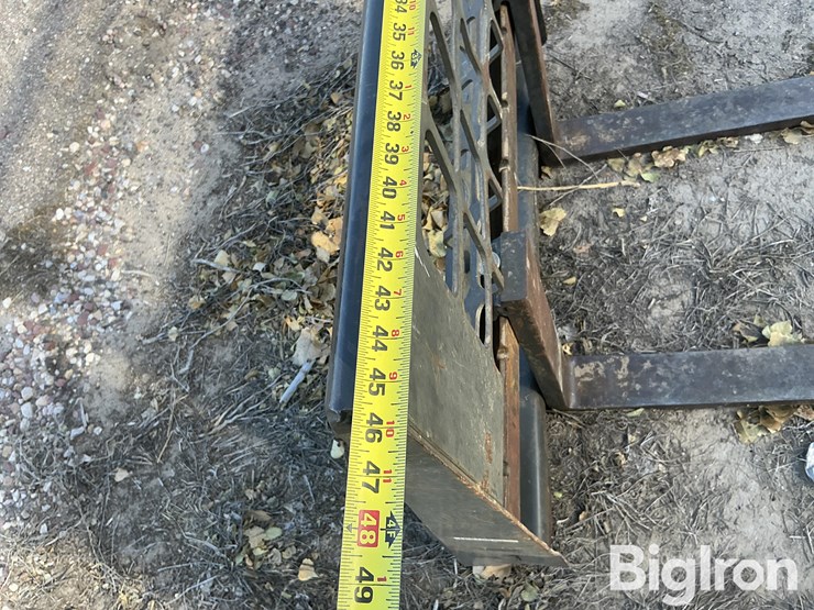 skid-steer-pallet-forks-image-10