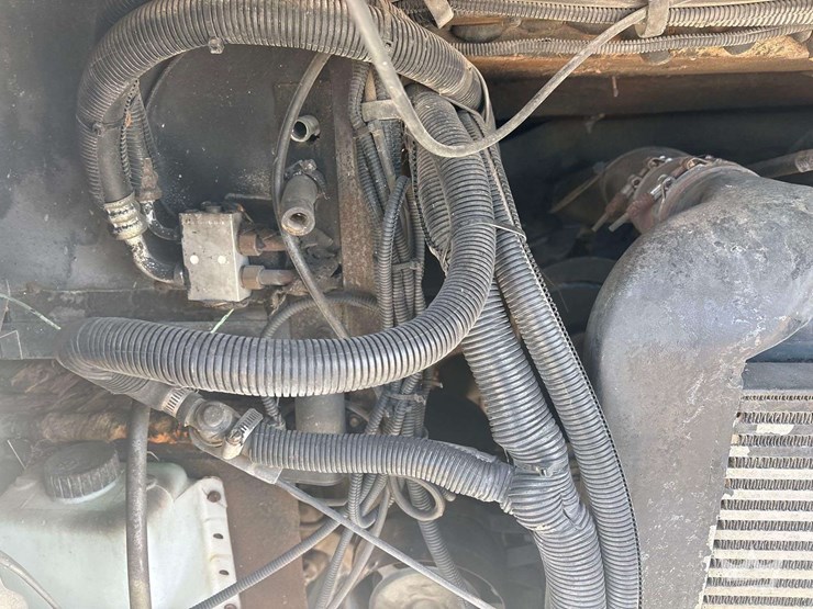 2001-freightliner-mb55-chassis-bus-image-33