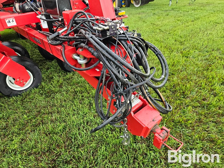 2007-white-8524c-24r20-planter-image-13