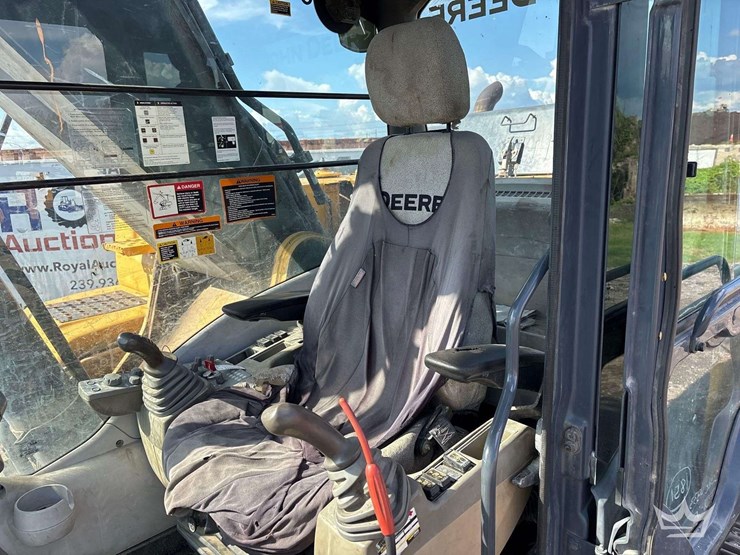 2013-deere-350g-lc-image-23