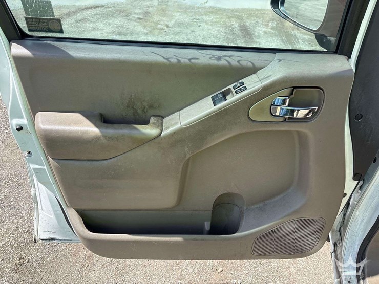 2016-nissan-frontier-image-11