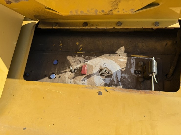 2010-caterpillar-740-image-64