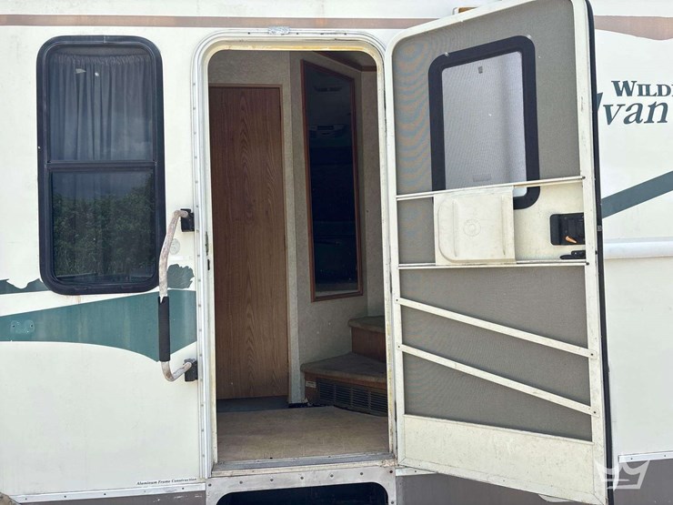 2004-fleetwood-wilderness-advantage-365-bsqs-38ft-t/a-5th-wheel-travel-trailer-image-16