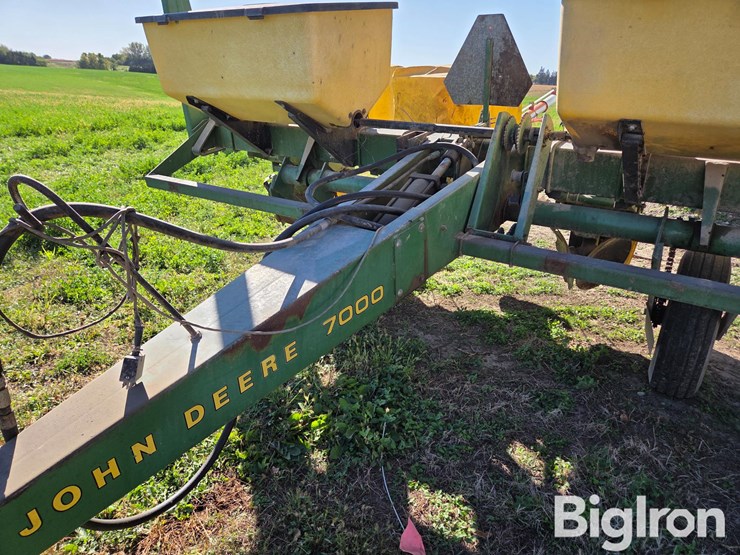 john-deere-7000-image-10