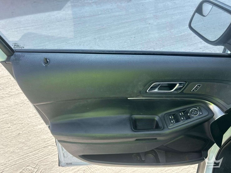 2017-ford-explorer-image-8