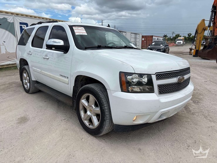 2010-chevrolet-tahoe-image-2