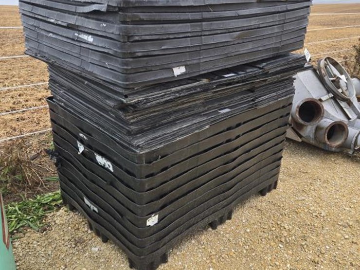 #5933-•-(10)-40-x-56-fold-down-storage-totes-image-1